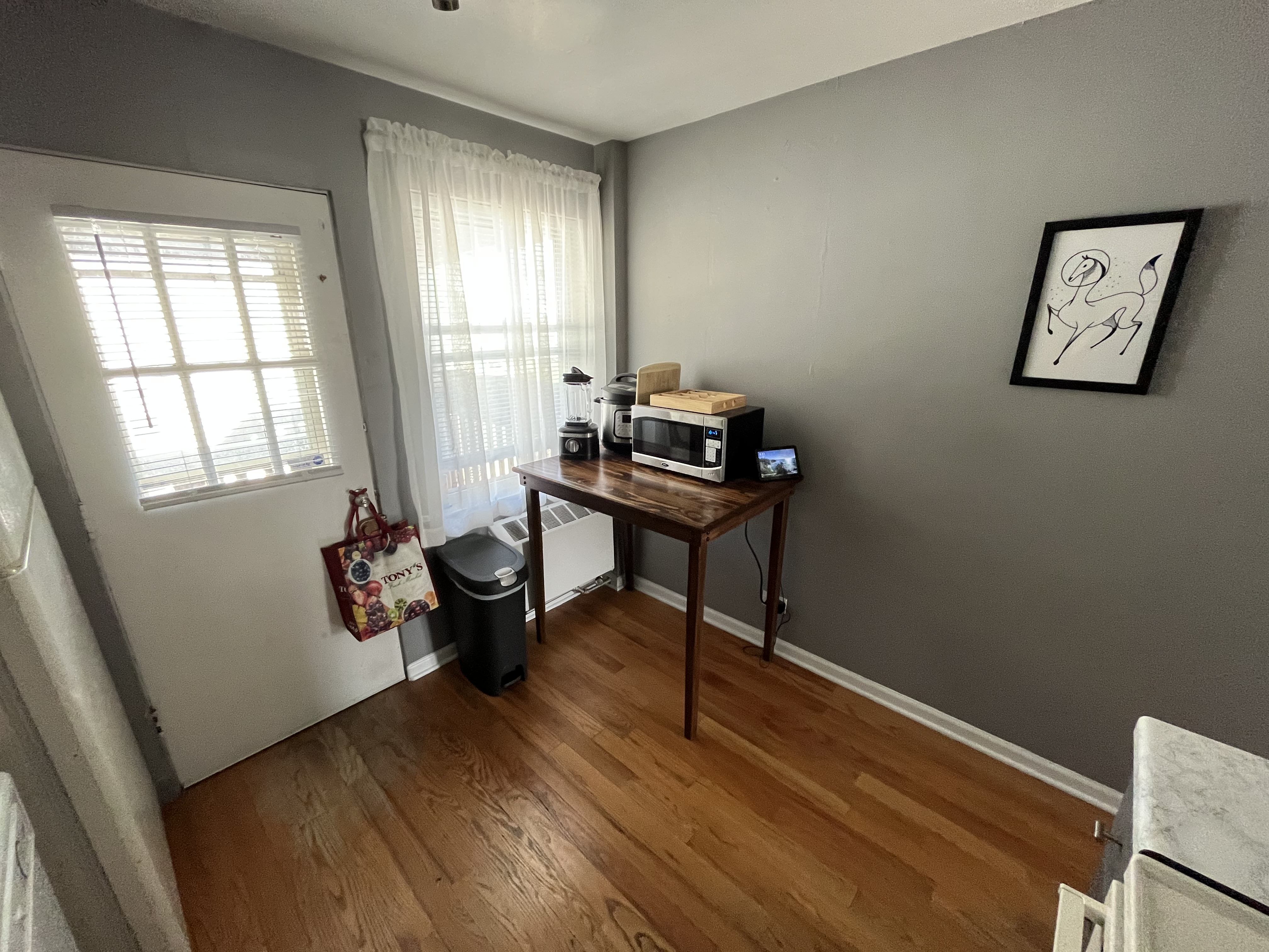 2104-24 W. Farragut Ave. 2104 W. Farragut Ave., Chicago, IL 60625 Lincoln Square - Leasing by Cross Street